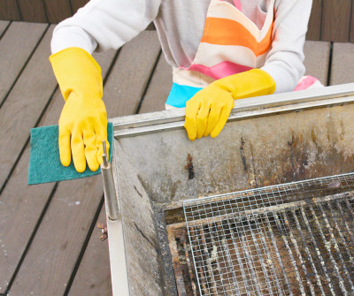Barbecue Grill Cleaning